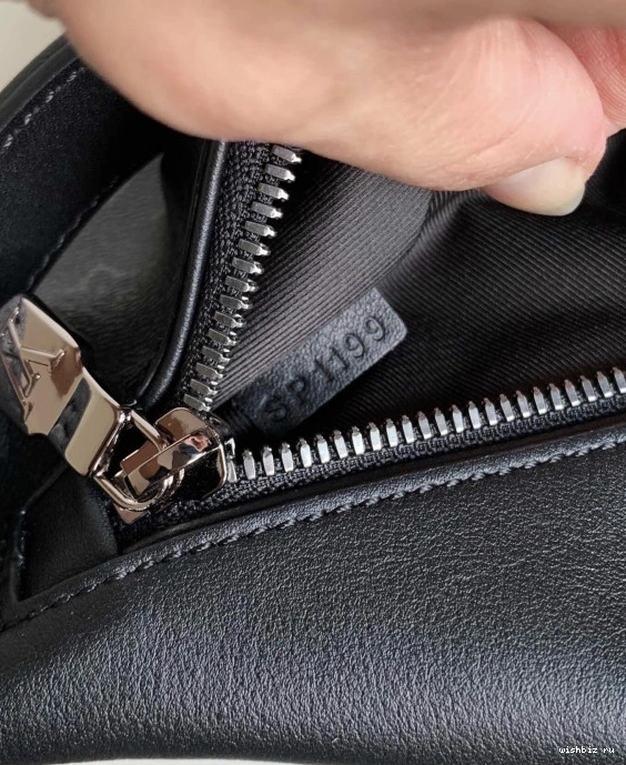 WIS DISCOVERY VUITTON LOUIS BUMBAG 0126